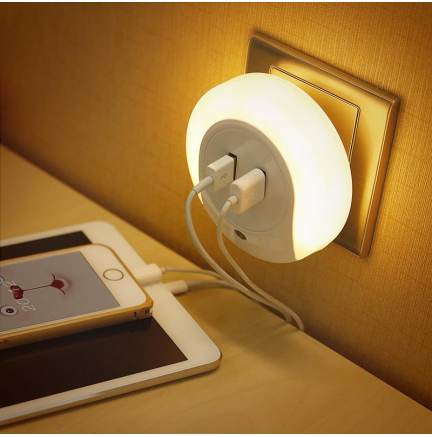 Enchufe Punto Luz LED Cálida con Sensor + 2 Puertos Carga USB